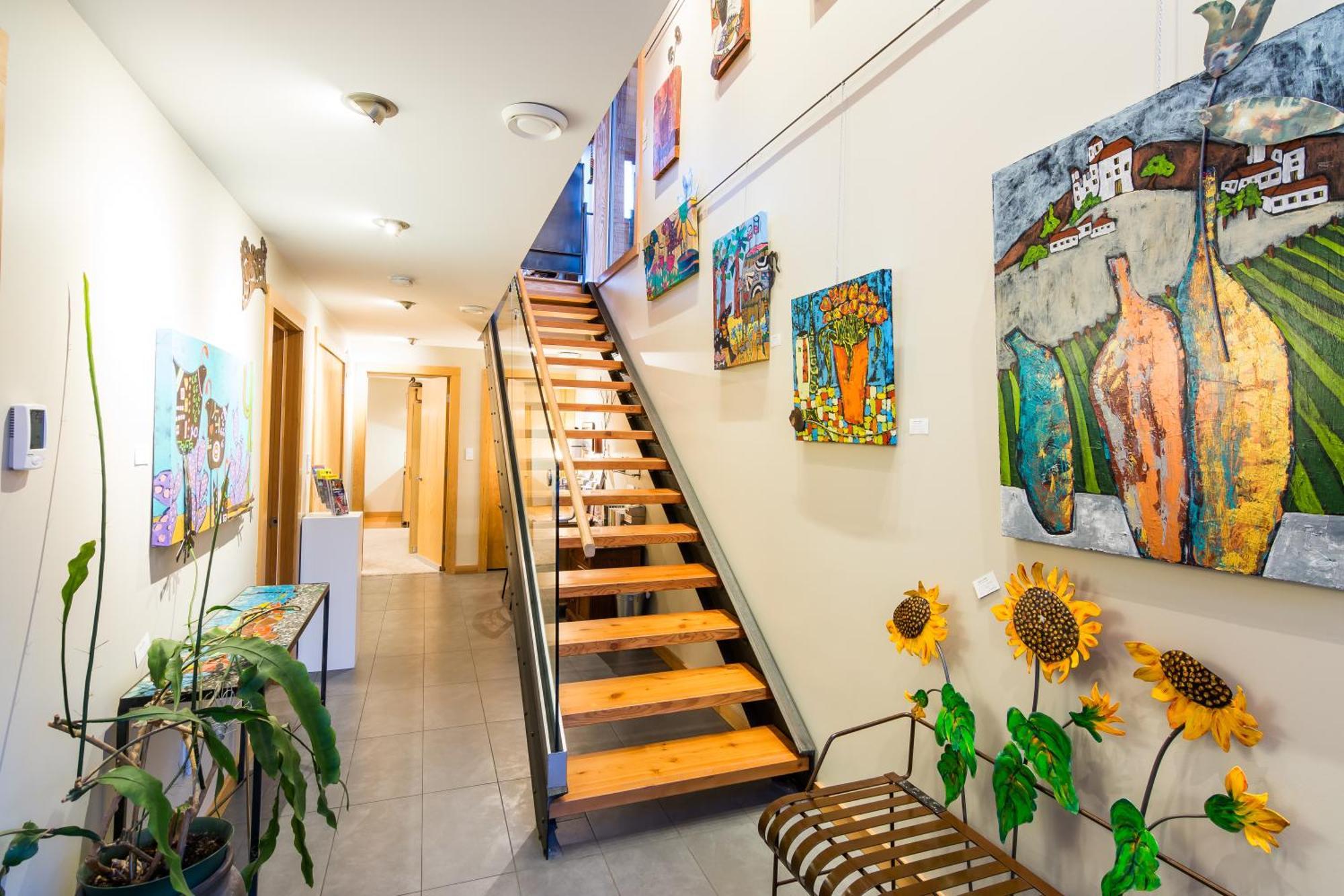 Cormier'S Studio Guest Suites Penticton Exterior photo