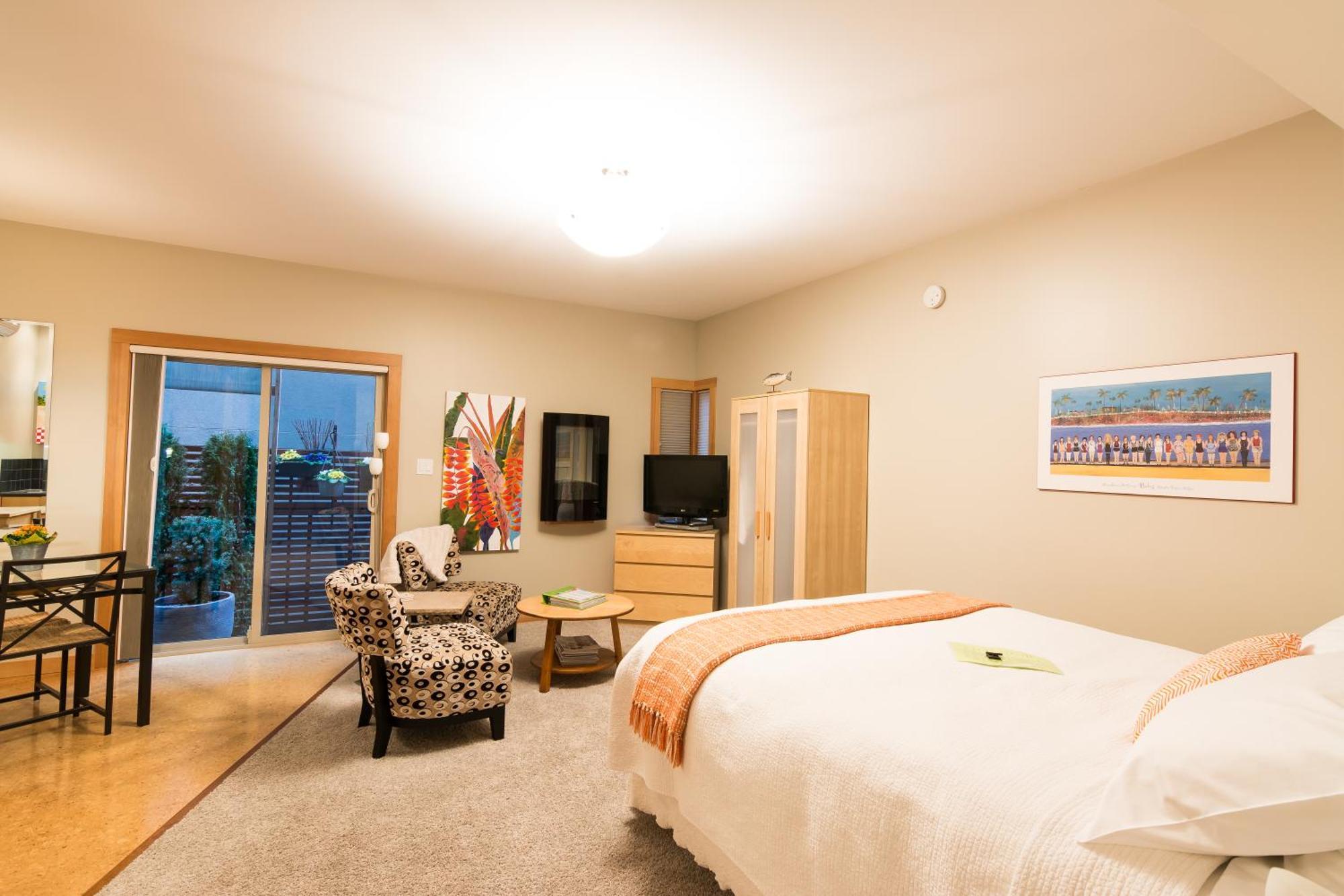 Cormier'S Studio Guest Suites Penticton Exterior photo