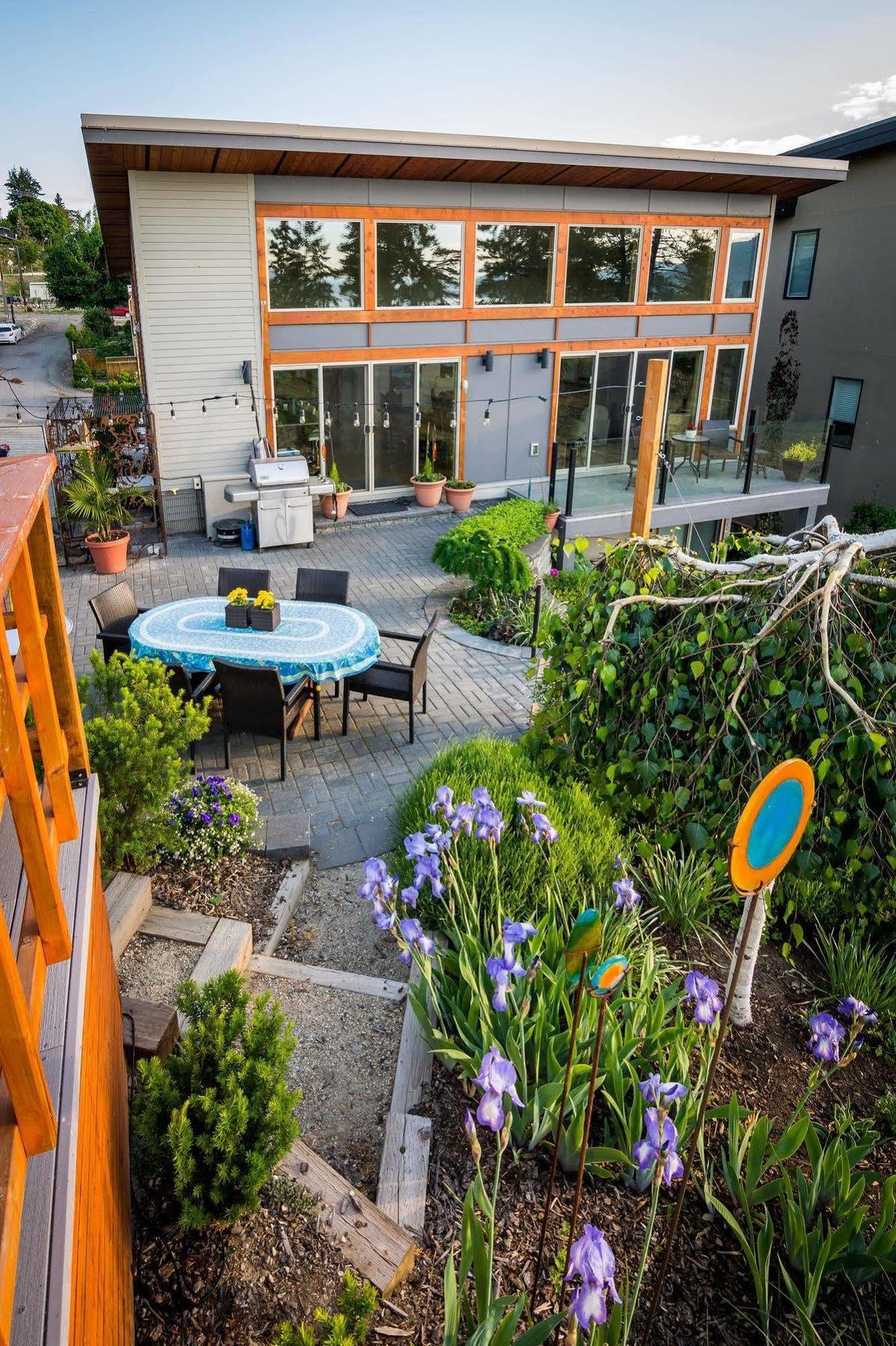 Cormier'S Studio Guest Suites Penticton Exterior photo