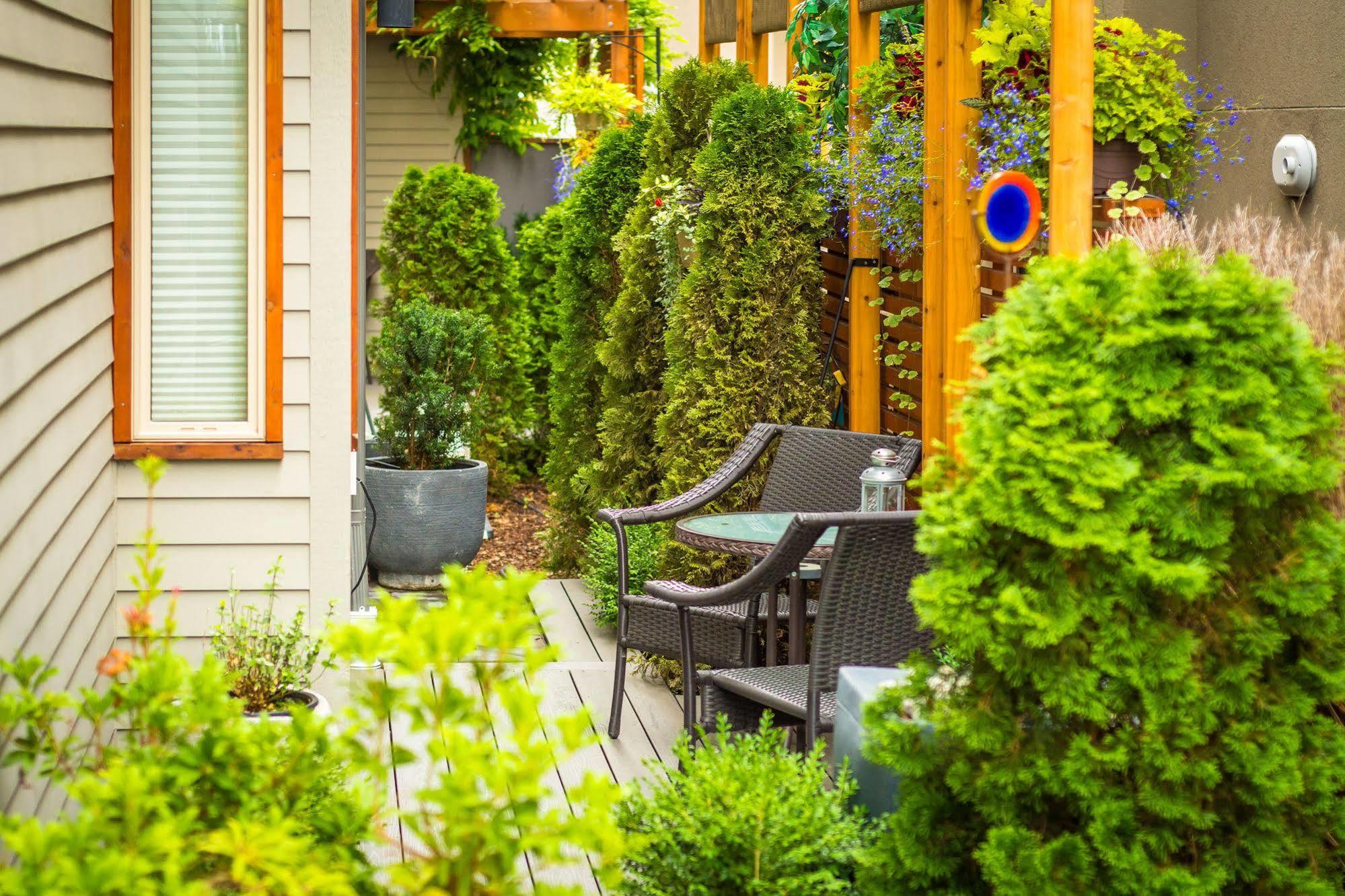 Cormier'S Studio Guest Suites Penticton Exterior photo
