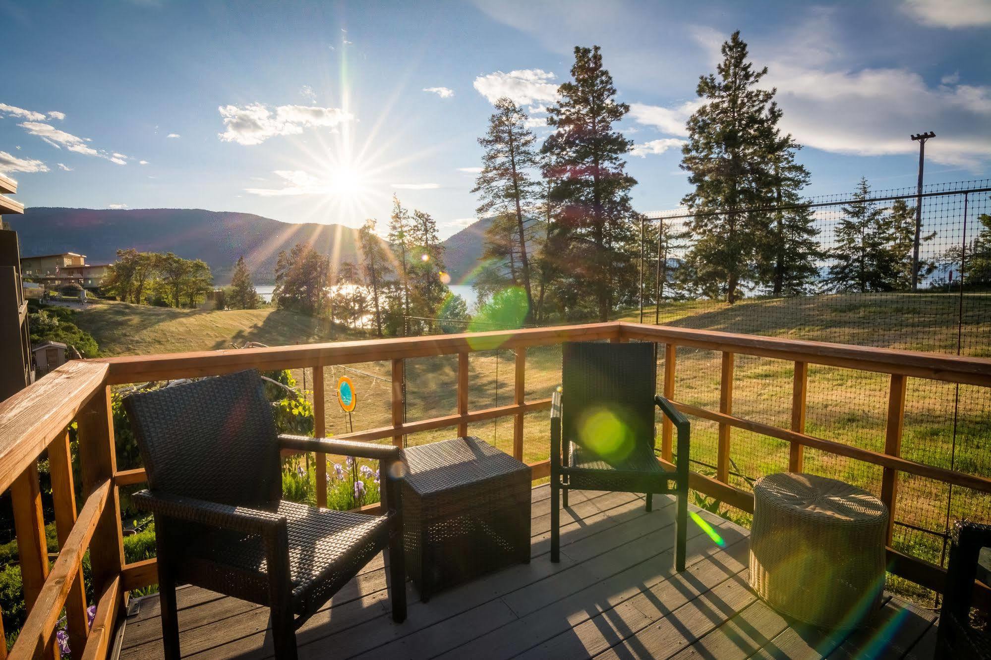 Cormier'S Studio Guest Suites Penticton Exterior photo